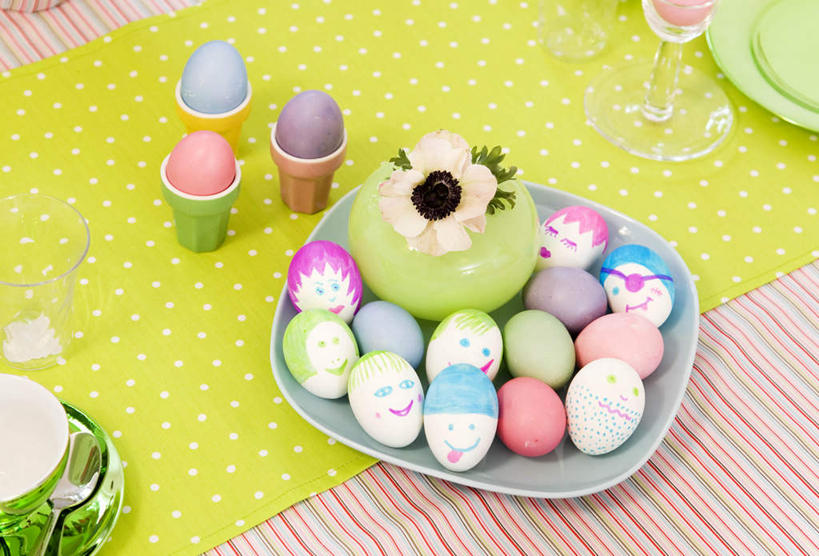 无人,笑,微笑,横图,俯视,室内,特写,白天,杯子,餐具,复活节,阴影,节日,庆祝,盛开,反射,瓷器,碟子,盘,影子,勺子,蛋,咖啡杯,陶瓷制品,花蕾,文化,花,花瓣,花朵,鲜花,一朵,盘子,容器,调羹,碟,汤匙,花苞,花蕊,庆典,纪念,储藏,蛋杯,储存,瓷杯,彩蛋,复活节彩蛋,盛蛋器,彩图,高角度拍摄,贮存