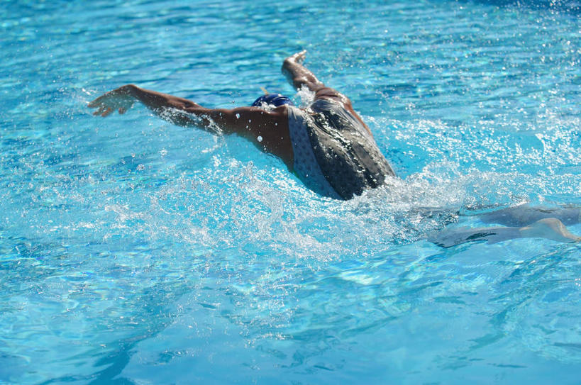 蛙泳,游泳,西方人,一个人,运动员,体育馆,游泳池,运动场,伸展双臂,横图,室内,白天,锻炼,快乐,比赛,运动,竞争,水,帽子,欧洲,欧洲人,仅一个男性,仅一个人,阴影,泳帽,光线,眼镜,影子,泳镜,水池,水面,娱乐,体育场,泳池,仅一个年轻男性,背面,蓝色,阳光,游泳眼镜,张嘴,休闲,游泳馆,体育运动,游泳帽,张大嘴巴,运动馆,泅水,体育,男人,男性,年轻男性,白种人,张开嘴,体育运动员,运动选手,敞开双臂,伸开双臂,展开双肩,张开手臂,张开双臂,半身,彩图,健身