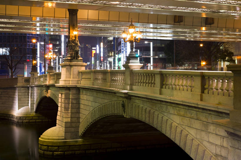 无人,高楼大厦,横图,室外,夜晚,正面,长时间曝光,旅游,度假,河流,石头,水,标志建筑,大厦,地标,建筑,路灯,摩天大楼,夜景,照明,东京,日本,亚洲,阴影,光线,石子,影子,河水,水流,桥,灯光,中央区,娱乐,建设,石桥,拱桥,栈桥,灯,享受,休闲,旅游胜地,放松,拱形,人行桥,石拱桥,照亮,照明设备,曝光,东亚,本州,关东地方,本州岛,日本国,东京都,日本桥,石块,彩图,大楼,高层建筑,高楼,摩天楼