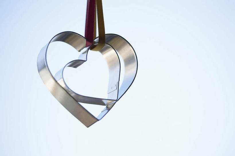 无人,横图,室内,特写,白天,白色背景,正面,爱情,静物,情人节,吊挂,悬挂,条纹,节日,爱心,庆祝,金属,浪漫,挂,文化,两个,模型,绳子,庆典,温暖,温馨,心形,比较,恩爱,摄影,影棚,纪念,绳索,和睦,衡量,心型,彩图,影棚拍摄,拍摄,融洽