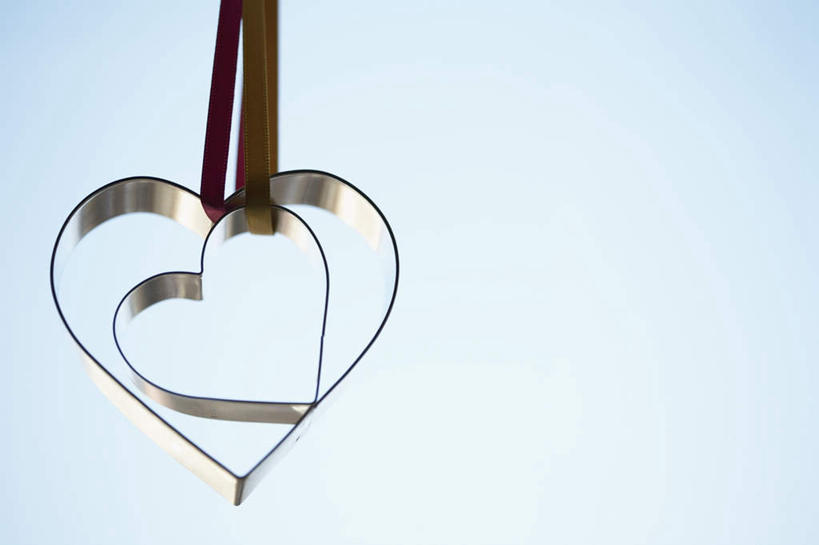 无人,横图,室内,特写,白天,白色背景,正面,爱情,静物,情人节,吊挂,悬挂,条纹,节日,爱心,庆祝,金属,浪漫,挂,文化,两个,模型,绳子,庆典,温暖,温馨,心形,比较,恩爱,摄影,影棚,纪念,绳索,和睦,衡量,心型,彩图,影棚拍摄,拍摄,融洽