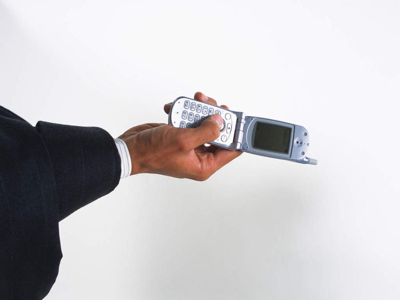 东方人,手,一个人,商务人士,商务男性,打电话,横图,俯视,室内,特写,白天,白色背景,衬衫,电话,手机,亚洲,仅一个男性,仅一个人,握,套装,拿,拿着,黄种人,通讯设备,仅一个年轻男性,手部,手指,握着,摄影,影棚,单手,商务装,工薪阶层,袖口,一部,交流,男人,男性,年轻男性,亚洲人,白领,上班族,沟通,通话,半身,彩图,高角度拍摄,影棚拍摄,衬衣,拍摄