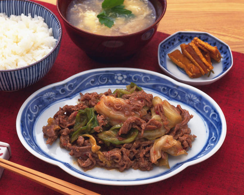 米饭,无人,横图,俯视,室内,特写,白天,烹饪,餐桌,筷子,桌子,黄瓜,餐具,碟子,盘,肉,日本料理,牛肉,料理,食品,筷架,饭,筷枕,菜肴,美食,肉类,食物,盘子,碟,日式料理,日式,摄影,佳肴,影棚,餐台,筷子架,五谷,肉食,味噌汤,青瓜,胡瓜,彩图,高角度拍摄,影棚拍摄,拍摄