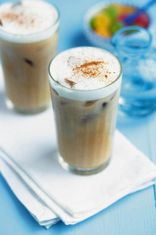 咖啡,无人,竖图,俯视,室内,特写,白天,幸福,餐桌,桌子,杯子,一堆,堆叠,堆积,朦胧,模糊,餐巾纸,罐子,卡布奇诺,食品,糖,糖果,甜点,甜品,软糖,两杯,娱乐,玻璃制品,食物,饮料,一个,玻璃瓶,瓶子,水杯,纸巾,甜食,享受,休闲,温馨,放松,乐趣,单个,餐台,堆,提神,舒适,醒脑,软饮料,玻璃杯,彩图,高角度拍摄