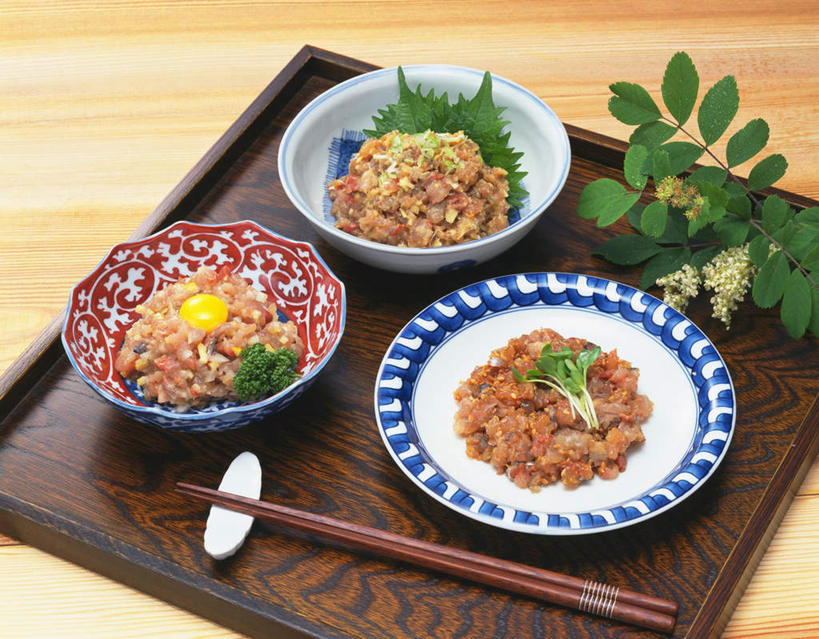 无人,横图,俯视,室内,特写,白天,烹饪,植物,餐桌,筷子,桌子,豆,大豆,餐具,叶子,一副,一双,许多,碟子,盘,豆类,豆子,花菜,花椰菜,毛豆,西兰花,日本料理,料理,食品,绿叶,筷架,筷枕,菜肴,美食,食物,三个,盘子,碟,碗,日式料理,日式,嫩叶,摄影,佳肴,影棚,餐台,筷子架,纳豆,豆科,枝豆,叶,叶片,黄豆,彩图,高角度拍摄,影棚拍摄,拍摄