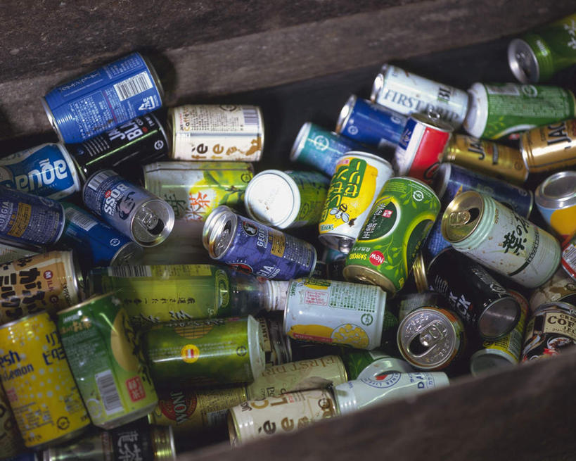 无人,横图,俯视,室外,特写,白天,静物,金属制品,一堆,许多,阴影,堆叠,堆积,环保,光线,金属,影子,一个,阳光,单个,易拉罐,堆,垃圾箱,铝制品,回收,资源,利用,低碳,循环,铝,彩图,高角度拍摄