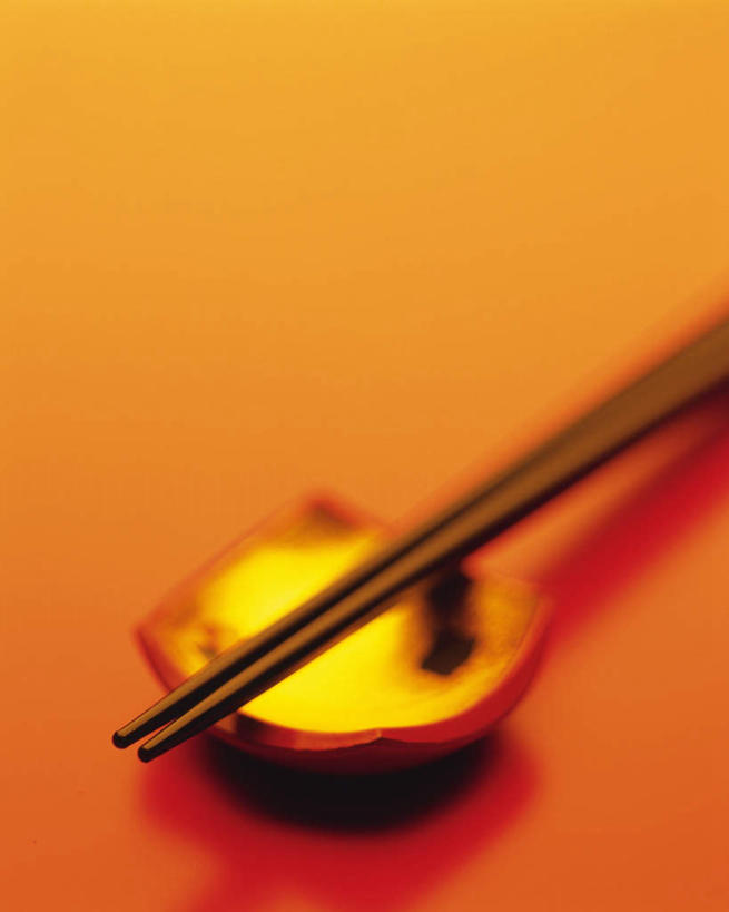 无人,竖图,俯视,室内,特写,白天,筷子,桌面,桌子,静物,一双,黄色背景,朦胧,模糊,筷枕,文化,黑色,摄影,影棚,进餐用具,彩图,高角度拍摄,影棚拍摄,拍摄