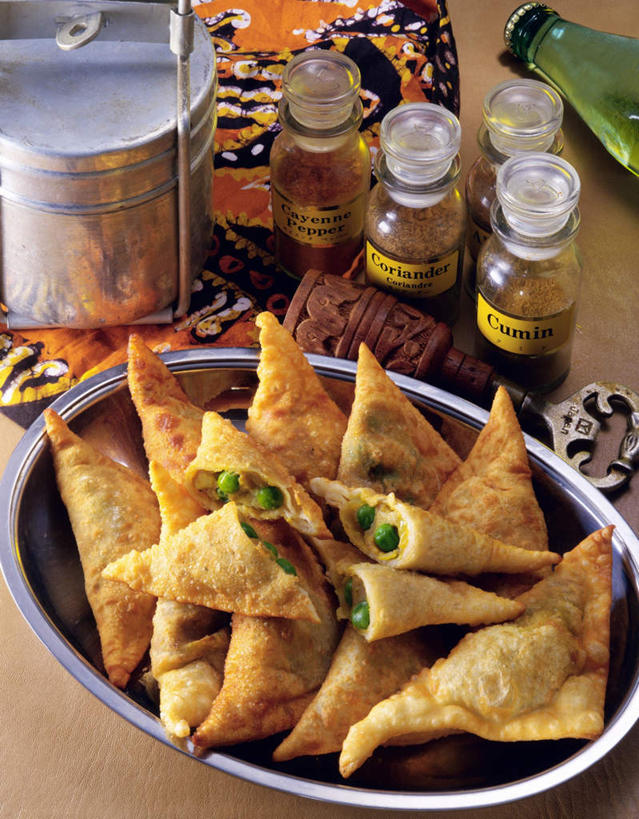 无人,餐厅,竖图,俯视,室内,特写,白天,烹饪,餐桌,桌子,玻璃,印度,一堆,许多,堆叠,堆积,开瓶器,调味,香料,佐料,料理,食品,开瓶,调味料,菜肴,美食,玻璃制品,食物,玻璃瓶,瓶子,摄影,佳肴,影棚,餐台,堆,配料,开启,启瓶器,广口瓶,瓶启,作料,三角饺,彩图,高角度拍摄,影棚拍摄,拍摄,餐馆,饭店,饭馆,酒具