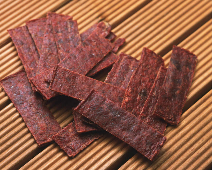 无人,横图,俯视,室内,特写,白天,餐桌,桌子,一堆,许多,堆叠,堆积,朦胧,模糊,肉,猪肉,肉类,肉脯,猪肉脯,餐台,堆,肉食,豚肉,彩图,高角度拍摄