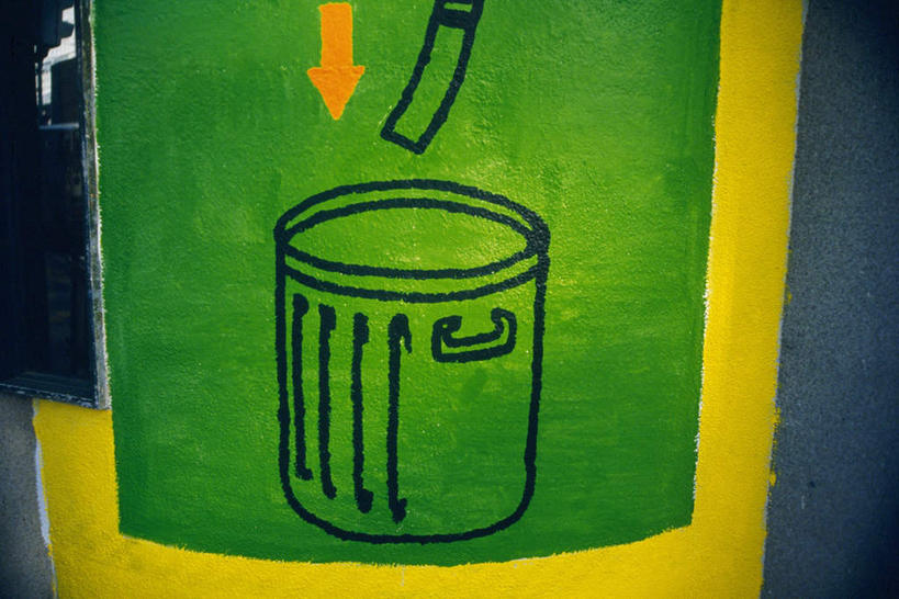 无人,横图,室外,特写,白天,正面,指示牌,静物,环保,标志,图案,文字,垃圾桶,警告,方向,标识,箭头,一个,容器,橙色,警示,单个,储藏,垃圾箱,禁止,回收,提醒,资源,指向,储存,提示,限制,利用,低碳,循环,簇,危险,彩图,贮存,向下