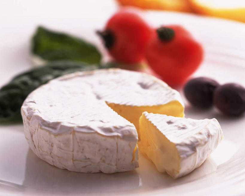 奶酪,无人,横图,俯视,室内,特写,白天,烹饪,西餐,桌面,桌子,黄瓜,蔬菜,西红柿,切开,阴影,朦胧,模糊,新鲜,反射,木制,影子,干酪,起司,料理,食品,芝士,营养,切块,菜肴,美食,食物,木制品,切,乳酪,西式,佳肴,有机食品,绿色食品,乳制品,发酵,剖面,切面,卡门培尔干酪,卡蒙贝尔奶酪,樱桃番茄,圣女果,青瓜,胡瓜,番茄,彩图,高角度拍摄