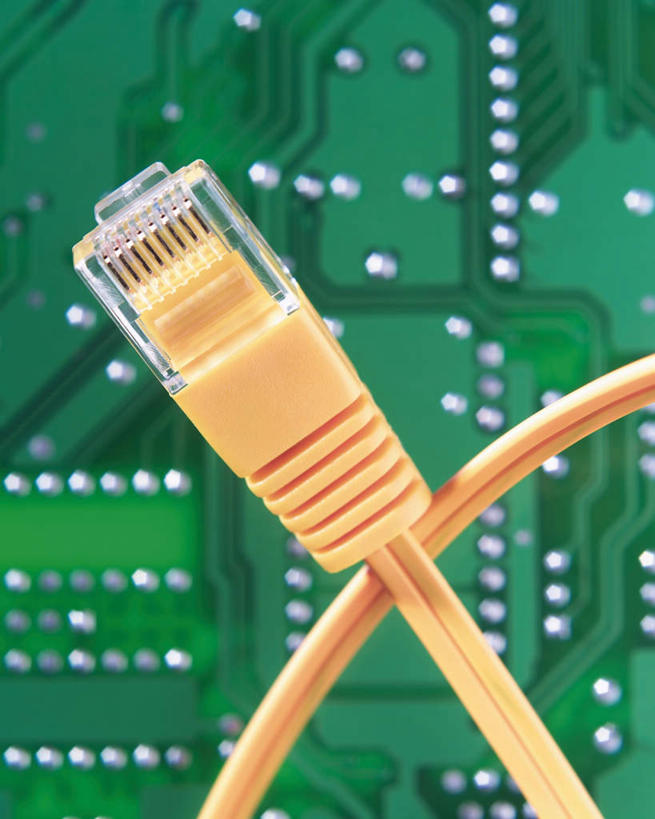 无人,竖图,俯视,室内,特写,白天,通讯,数据,静物,阴影,朦胧,模糊,反射,传输,电缆,影子,线路,一个,黄色,摄影,USB接口,通用串行总线,影棚,单个,接口,网线,端口,水晶头,线缆,彩图,高角度拍摄,影棚拍摄,拍摄