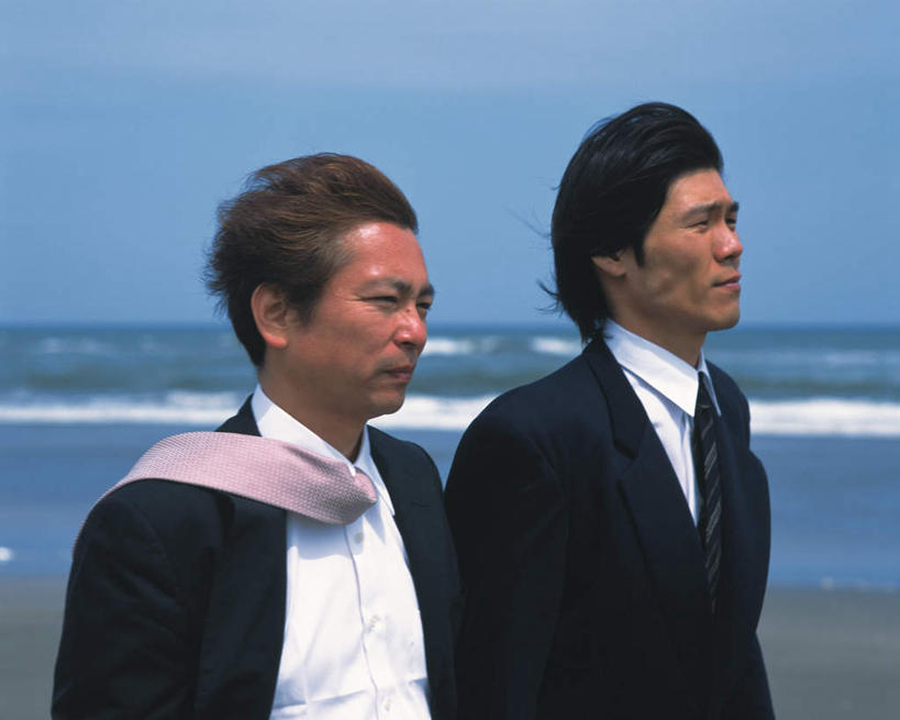 东方人,两个人,伙伴,同事,朋友,商务人士,商务男性,站,横图,室外,白天,正面,衬衫,旅游,度假,友谊,成功,合作,团队,集体,信心,海浪,海洋,沙滩,风,亚洲,套装,朦胧,模糊,并排,沙子,海岸,浪花,云,云朵,沙地,云彩,注视,黄种人,娱乐,队伍,蓝色,白云,蓝天,天空,海水,天,观察,看,站着,享受,休闲,放松,晴朗,观看,察看,领导,成就,关注,商务装,合伙,领袖,海风,海景,工薪阶层,友情,男人,男性,中年男性,亚洲人,白领,上班族,大海,风浪,海,海水的波动,海滩,近岸浪,涌浪,晴空,站立,半身,彩图,衬衣