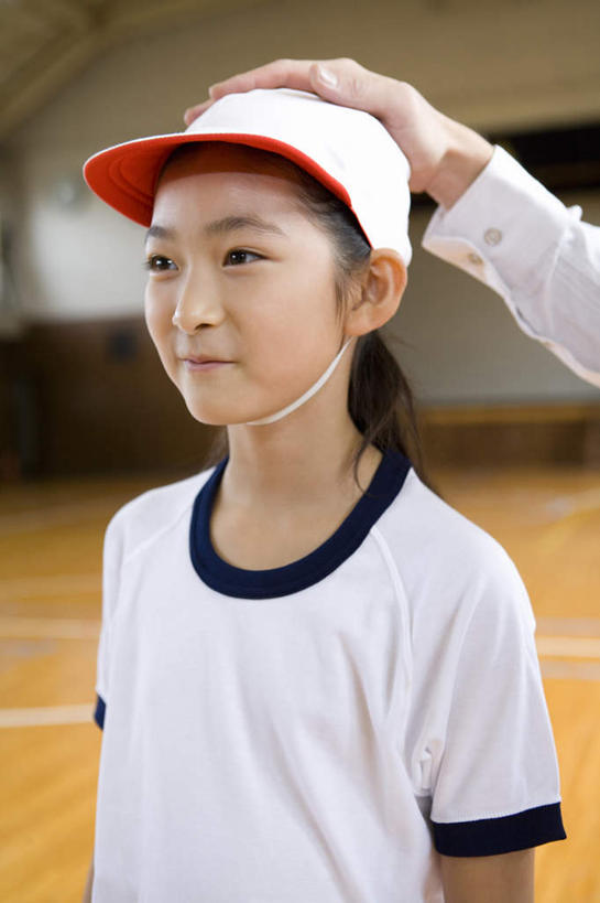 东方人,儿童,两个人,教师,体育馆,运动场,站,摸,竖图,室内,白天,正面,锻炼,纯洁,运动,帽子,亚洲,抚摸,学习,服装,朦胧,模糊,注视,休闲装,黄种人,体育场,运动帽,小孩,衣服,观察,看,站着,上课,休闲,体育课,休闲服,鸭舌帽,可爱,童年,童趣,服饰,观看,察看,关注,童真,烂漫,无邪,运动馆,体育,天真,男孩,男人,男性,年轻男性,女孩,女人,女性,亚洲人,孩子,讲师,教授,老师,触摸,接触,站立,半身,彩图,健身,男生,女生