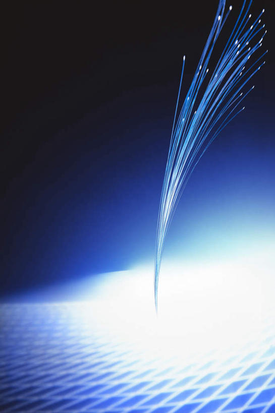 无人,竖图,室内,白天,正面,抽象,通讯,数码,科技,一排,许多,阴影,黑色背景,条纹,整齐,发光,反射,光纤,网络,纹路,方格,线条,影子,高光,几何,计算机图形,合成,排列,闪耀,夸张,耀眼,光缆,电脑合成图,数码合成图,队列,深奥,交流,沟通,彩图