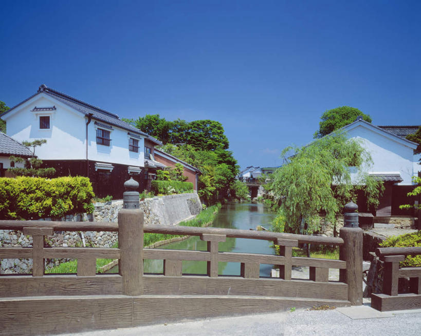 无人,家,横图,室外,白天,正面,度假,河流,石头,美景,树林,水,植物,城市风光,城市,日本,亚洲,许多,石子,房屋,屋子,河水,景观,水流,桥,古典,娱乐,石桥,楼房,拱桥,住宅,栈桥,树,树木,蓝色,绿色,蓝天,天空,天,享受,休闲,景色,放松,拱形,生长,晴朗,成长,人行桥,石拱桥,东亚,本州,万里无云,本州岛,日本国,近畿地方,近畿,滋贺,滋贺县,近江八幡市,石块,晴空,晴空万里,彩图,房子,近江八幡