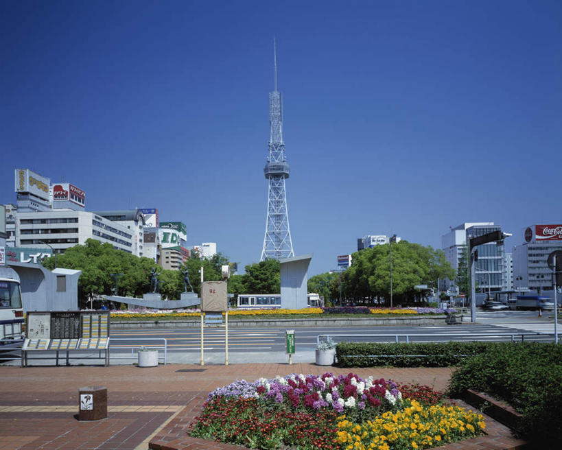 无人,栏杆,横图,室外,白天,正面,旅游,度假,植物,标志建筑,道路,地标,建筑,街道,路,公路,叶子,爱知县,日本,亚洲,许多,阴影,盛开,光线,花坛,影子,围栏,尖顶,绿叶,交通,娱乐,建设,护栏,花,花瓣,花朵,花卉,鲜花,树,树木,黄色,红色,蓝色,绿色,蓝天,天空,阳光,自然,天,花蕊,享受,休闲,嫩叶,旅游胜地,放松,生长,成长,东亚,本州,无线电通信塔,通信塔,本州岛,日本国,中部地方,爱知,叶,叶片,马路,彩图