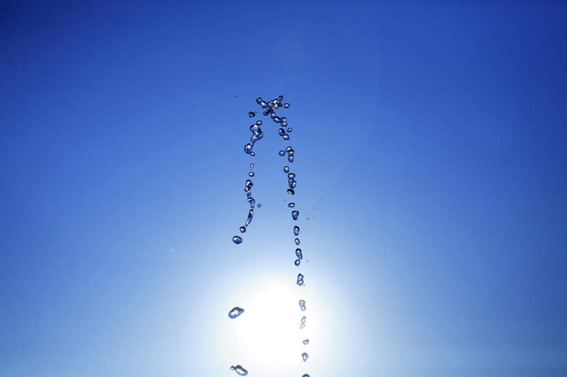 无人,横图,室外,白天,仰视,旅游,度假,美景,水,阴影,飞溅,溅,光线,液体,影子,景观,水滴,云,云朵,云彩,娱乐,水珠,蓝色,白云,蓝天,天空,阳光,自然,天,享受,休闲,景色,放松,晴朗,喷洒,自然风光,晴空,彩图,低角度拍摄