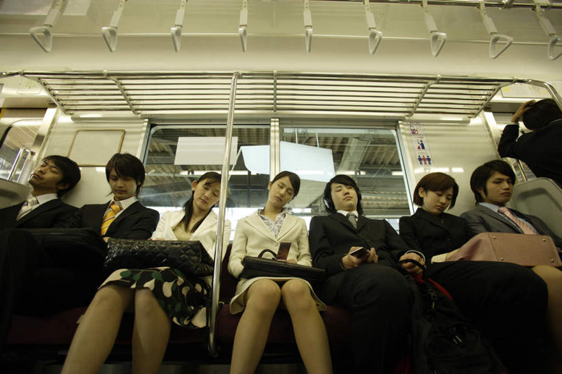 东方人,同事,商务人士,商务男性,商务女性,坐,闭眼,睡,打电话,横图,室外,白天,仰视,衬衫,成功,合作,团队,集体,信心,地铁,电话,手机,亚洲,握,套装,朦胧,模糊,包,扶手,公文包,皮包,轨道交通,许多人,拿,拿着,黄种人,通讯设备,队伍,把手,一群人,握着,公事包,单肩包,领导,成就,商务装,合伙,领袖,工薪阶层,公交车拉手,交流,男人,男性,年轻男性,年轻女性,女人,女性,亚洲人,白领,上班族,闭眼睛,闭着眼,闭着眼睛,沟通,困,困觉,拉手,寝息,睡觉,通话,坐着,半身,彩图,低角度拍摄,衬衣,地铁机动车,地下铁,轻轨