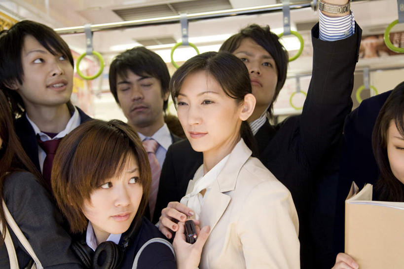 东方人,伙伴,同事,朋友,商务人士,商务男性,商务女性,站,举,笑,微笑,露齿笑,横图,室内,白天,正面,衬衫,制服,友谊,成功,合作,团队,集体,信心,亚洲,握,套装,服装,朦胧,模糊,扶手,许多人,拿,拿着,注视,黄种人,队伍,把手,观察,看,托,站着,一群人,同学,校服,握着,观看,察看,领导,校友,成就,关注,商务装,合伙,领袖,工薪阶层,学生服,同窗,学友,公交车拉手,友情,男人,男性,年轻男性,年轻女性,女人,女性,亚洲人,白领,上班族,举起,举手,举着,拉手,抬头,向上举,向上伸,向上托,仰头,站立,半身,彩图,衬衣