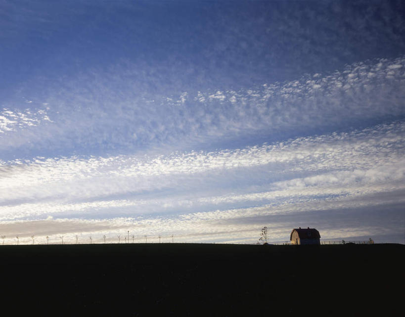 无人,家,栏杆,横图,室外,白天,正面,旅游,度假,美景,别墅,建筑,北海道,日本,亚洲,栅栏,房屋,屋子,地平线,景观,篱笆,云,云朵,公寓,围栏,辽阔,地面,背光,云彩,娱乐,建设,洋房,护栏,楼房,住宅,蓝色,白云,蓝天,天空,自然,天,享受,休闲,广阔,景色,放松,晴朗,一望无际,自然风光,延伸,逆光,东亚,日本国,天地相交,北海道地方,北海道岛,无边无际,一马平川,晴空,彩图,房子