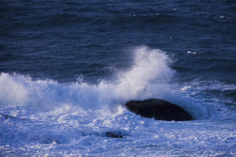 无人,横图,室外,白天,正面,旅游,度假,海浪,海洋,石头,美景,水,飞溅,朦胧,模糊,溅,石子,液体,景观,浪花,水滴,娱乐,水珠,自然,海水,享受,休闲,景色,放松,喷洒,自然风光,海景,大海,风浪,海,海水的波动,近岸浪,石块,岩石,涌浪,彩图