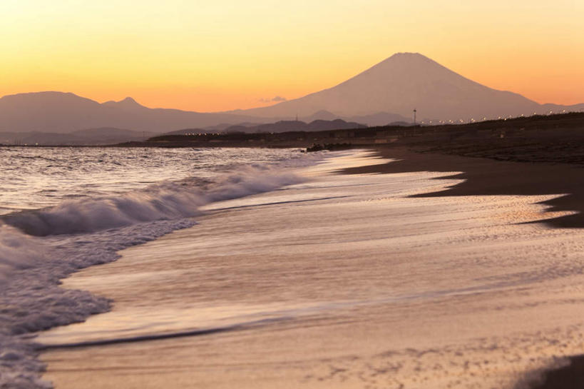 无人,横图,室外,白天,正面,旅游,度假,日出,海浪,海洋,火山,美景,沙滩,水,太阳,富士山,静冈县,日本,亚洲,飞溅,溅,沙子,液体,海岸,景观,浪花,水滴,云,云朵,朝霞,晨曦,黎明,沙地,云彩,娱乐,水珠,白云,天空,阳光,自然,海水,天,享受,休闲,金色,景色,放松,喷洒,自然风光,海景,东亚,本州,本州岛,日本国,中部地方,静冈,山梨,山梨县,大海,风浪,海,海水的波动,海滩,活火山,近岸浪,死火山,休眠火山,涌浪,朝阳,彩图,破晓
