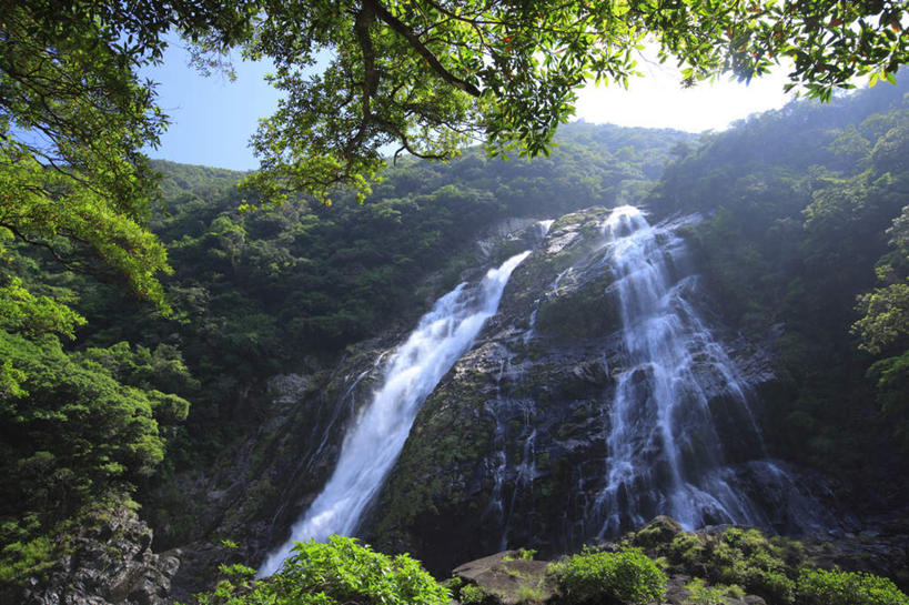 无人,横图,室外,白天,仰视,旅游,度假,草地,草坪,礁石,石头,美景,瀑布,水,植物,鹿儿岛,日本,亚洲,阴影,飞溅,溅,光线,石子,液体,影子,景观,水滴,云,云朵,云彩,娱乐,水珠,草,树,树木,蓝色,绿色,白云,蓝天,天空,阳光,自然,天,享受,休闲,景色,放松,生长,成长,喷洒,自然风光,东亚,日本国,九州本岛,九州,九州岛,九州地方,鹿儿岛县,跌水,礁,石块,岩石,彩图,低角度拍摄