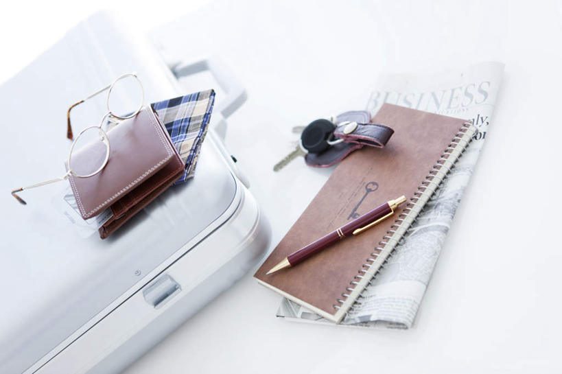 无人,横图,俯视,室内,特写,白天,安全,桌面,报纸,一串,一副,一张,阴影,朦胧,模糊,光线,信息,笔,眼镜,影子,办公用品,防护,记事本,钥匙,文具,阳光,本子,笔记本,学习用品,两本,保护,新闻,文具用品,一支,开启,封闭,保险,私密,近视眼镜,保全,周全,安稳,安定,防盗,平安,彩图,高角度拍摄,报刊