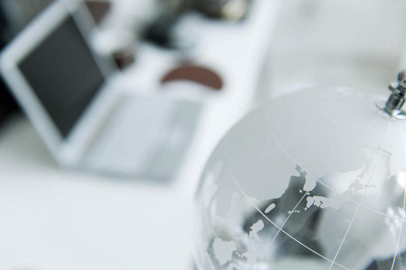 无人,横图,俯视,室内,特写,白天,电脑,笔记本电脑,仪器,海洋,桌子,地图,朦胧,模糊,网格,网络,地球仪,线条,世界地图,办公桌,地球,陆地,全球,通讯设备,球,一个,经纬线,模型,球体,地理,国家,单个,大陆,世界,无线,通信设备,无线网络,纬线,版图,经线,无线上网,便携式电脑,经纬仪,地理学,手提电脑,彩图,高角度拍摄,大洋,大洲