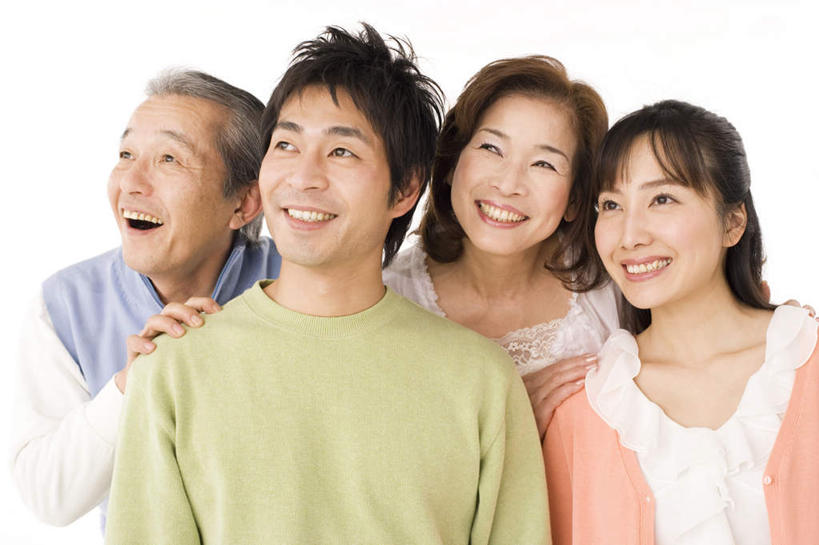 东方人,头发,两个人,四个人,家庭,夫妻,母亲,父亲,女儿,儿子,站,笑,摸,微笑,露齿笑,横图,室内,白天,白色背景,正面,爱情,亚洲,撑,抚摸,服装,褐色,浪漫,扭头,注视,休闲装,黄种人,衣服,粉色,黄色,绿色,黑色,观察,看,站着,张嘴,转头,休闲,温暖,温馨,父子,母女,一家人,休闲服,恩爱,父爱,母爱,恋人,摄影,服饰,影棚,观看,和睦,察看,撑着,关注,张大嘴巴,老年男性,老年女性,男人,男性,年轻男性,年轻女性,女人,女性,亚洲人,长发,夫妇,情侣,张开嘴,触摸,接触,站立,半身,彩图,影棚拍摄,拍摄,伴侣,融洽