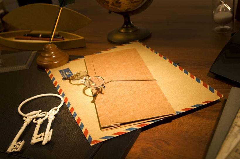 无人,横图,俯视,室内,白天,安全,仪器,海洋,桌子,地图,一副,网格,木制,笔,地球仪,线条,信封,眼镜,世界地图,办公桌,地球,陆地,办公用品,防护,钢笔,钥匙,三把,全球,盒子,球,文具,一个,红色,白色,黑色,经纬线,模型,木制品,学习用品,垫子,球体,地理,国家,单个,保护,文具用品,三支,大陆,世界,开启,封闭,保险,纬线,私密,版图,近视眼镜,经线,经纬仪,地理学,保全,周全,安稳,安定,防盗,两封,平安,彩图,高角度拍摄,大洋,大洲