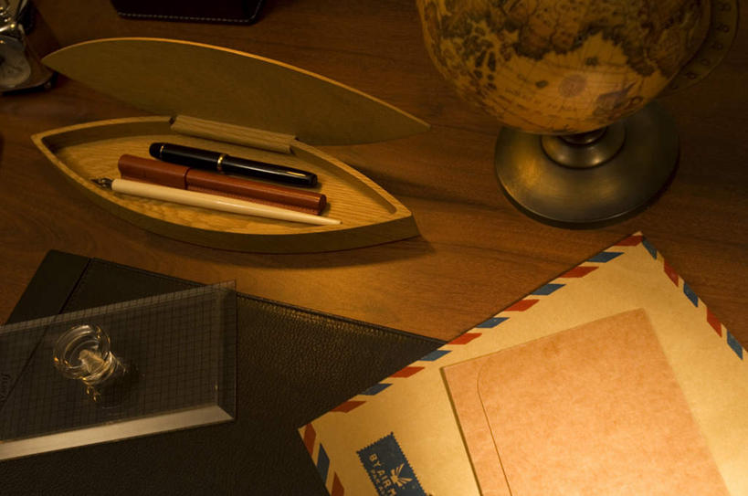 无人,横图,俯视,室内,白天,安全,仪器,海洋,桌子,地图,网格,木制,笔,地球仪,线条,信封,世界地图,办公桌,地球,陆地,办公用品,防护,钢笔,钥匙,三把,全球,盒子,球,文具,一个,红色,白色,黑色,经纬线,模型,木制品,学习用品,垫子,球体,地理,国家,单个,保护,文具用品,三支,大陆,世界,开启,封闭,保险,纬线,私密,版图,经线,经纬仪,地理学,保全,周全,安稳,安定,防盗,两封,平安,彩图,高角度拍摄,大洋,大洲