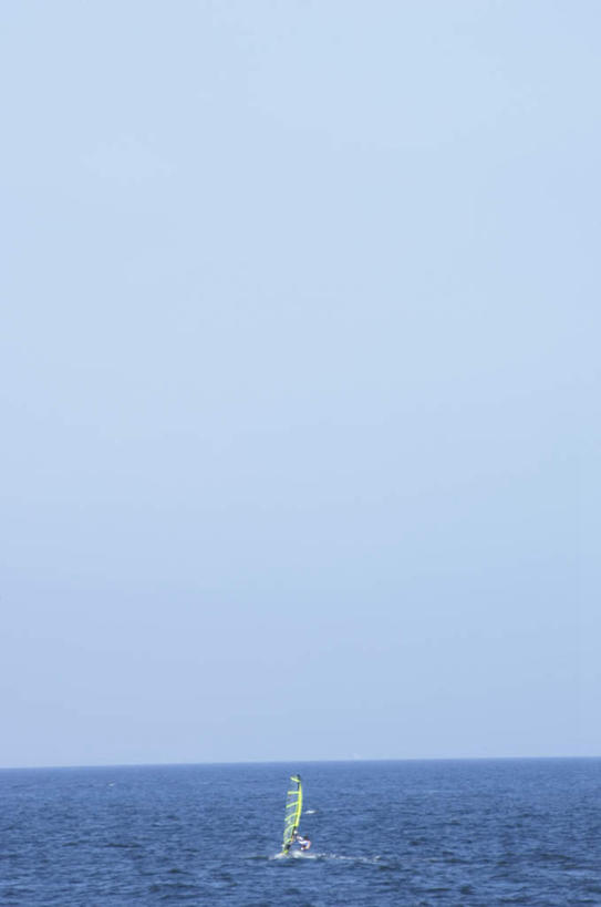 帆船,东方人,一个人,竖图,室外,白天,侧面,锻炼,旅游,度假,运动,海浪,海洋,船,亚洲,仅一个男性,仅一个人,浪花,云,云朵,云彩,黄种人,娱乐,仅一个年轻男性,蓝色,白云,蓝天,天空,海水,交通工具,天,享受,休闲,放松,晴朗,室外运动,户外运动,海景,男人,男性,年轻男性,亚洲人,大海,风浪,海,海水的波动,近岸浪,涌浪,晴空,彩图,全身,健身