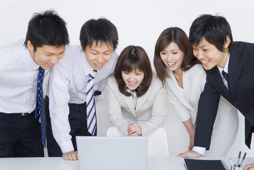 东方人,同事,商务人士,商务男性,商务女性,办公室,站,笑,微笑,露齿笑,横图,室内,白天,正面,衬衫,成功,合作,团队,集体,信心,电脑,笔记本电脑,桌子,笔筒,亚洲,五个人,弯腰,套装,网络,笔,材料,档案,文件,办公用品,领带,许多人,注视,黄种人,通讯设备,队伍,文具,学习用品,资料,观察,看,站着,一群人,搭,观看,文具用品,察看,无线,领导,成就,搭着,关注,文档,通信设备,商务装,无线网络,合伙,领袖,无线上网,便携式电脑,工薪阶层,弯身,手提电脑,男人,男性,年轻男性,年轻女性,女人,女性,亚洲人,年轻人,白领,上班族,站立,半身,彩图,衬衣