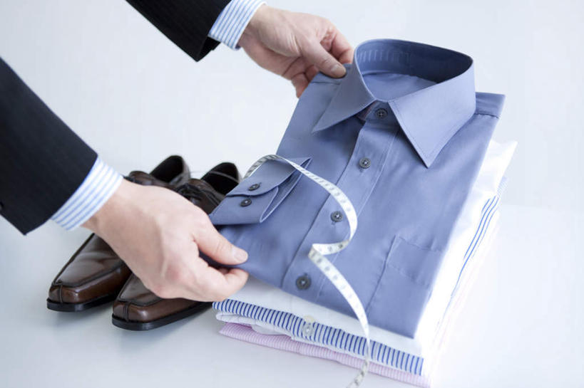 东方人,手,一个人,商务人士,商务男性,办公室,站,横图,俯视,室内,特写,白天,衬衫,桌面,桌子,鞋子,亚洲,双手,仅一个男性,仅一个人,一堆,堆叠,堆积,套装,测量,皮尺,刻度,领带,折叠,拿,拿着,黄种人,仅一个年轻男性,尺,站着,保养,手部,保健,堆,测量工具,尺子,减肥,腰围尺,象征,庄重,瘦身,商务装,身份,工薪阶层,量具,量仪,塑料卷尺,正式,地位,年轻男性,亚洲人,年轻人,白领,上班族,站立,半身,彩图,高角度拍摄,衬衣,皮鞋