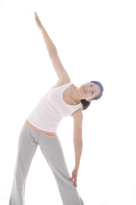 东方人,一个人,站,伸展双臂,竖图,室内,白天,白色背景,正面,运动服,锻炼,运动,亚洲,仅一个年轻女性,仅一个女性,仅一个人,弯腰,服装,注视,休闲装,黄种人,衣服,观察,看,站着,休闲,休闲服,摄影,服饰,影棚,观看,察看,关注,弯身,体育,年轻女性,女人,女性,亚洲人,敞开双臂,伸开双臂,展开双肩,站立,张开手臂,张开双臂,半身,彩图,影棚拍摄,健身,拍摄