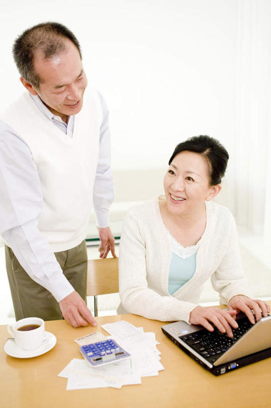 东方人,两个人,夫妻,站,坐,竖图,室内,白天,正面,爱情,电脑,笔记本电脑,杯子,餐具,亚洲,敲打,服装,网络,瓷器,碟子,盘,咖啡杯,陶瓷制品,一杯,浪漫,注视,休闲装,黄种人,输入,通讯设备,衣服,盘子,碟,打字,观察,看,站着,休闲,休闲服,恩爱,恋人,服饰,观看,点击,敲击,察看,无线,关注,瓷杯,通信设备,无线网络,无线上网,便携式电脑,按键,手提电脑,男人,男性,女人,女性,中年男性,中年女性,亚洲人,夫妇,情侣,站立,坐着,半身,彩图,伴侣