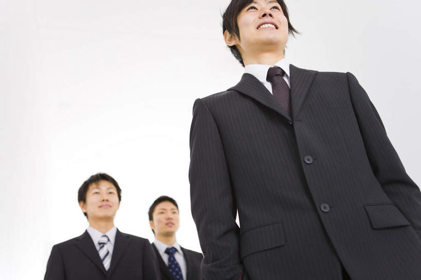 东方人,三个人,同事,商务人士,商务男性,办公室,站,笑,微笑,露齿笑,横图,室内,白天,仰视,衬衫,成功,合作,团队,集体,信心,天花板,亚洲,套装,领带,注视,黄种人,队伍,观察,看,站着,观看,察看,领导,成就,关注,商务装,合伙,领袖,工薪阶层,男人,男性,年轻男性,亚洲人,年轻人,白领,上班族,站立,半身,彩图,低角度拍摄,衬衣