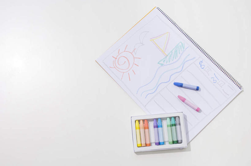 帆船,无人,横图,俯视,室内,特写,白天,海浪,海洋,太阳,船,海鸥,静物,一排,许多,整齐,散落,笔,蜡笔,纸盒,浪花,办公用品,记事本,图画,盒子,文具,排列,一个,粉色,黄色,红色,蓝色,绿色,灰色,海水,包装盒,本子,笔记本,学习用品,交通工具,橙色,单个,文具用品,队列,载具,海景,大海,风浪,海,海水的波动,近岸浪,涌浪,彩图,高角度拍摄