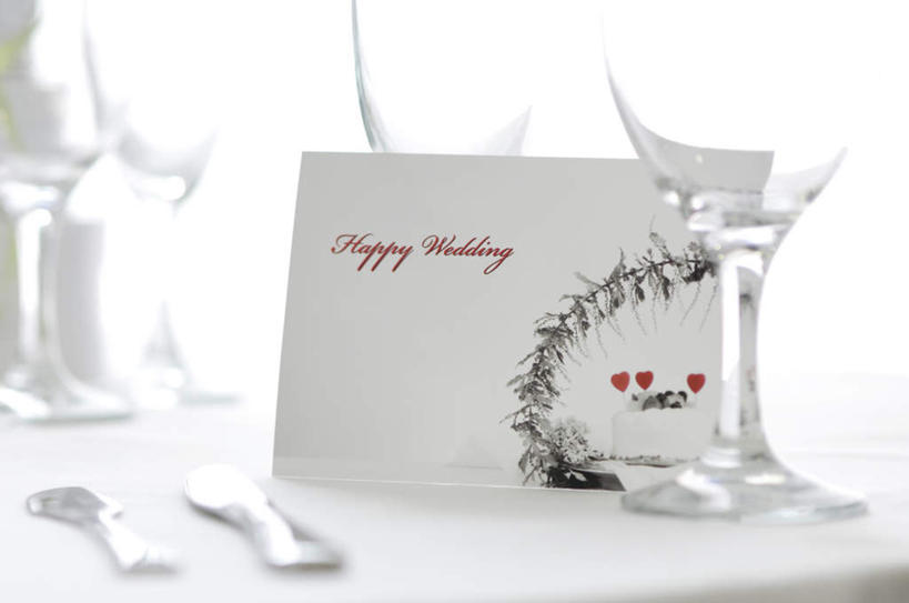 点心,无人,横图,室内,特写,白天,正面,婚礼,下午茶,快乐,草莓,浆果,杯子,餐具,水果,一把,庆祝,新鲜,布料,高脚杯,叉,生食,食品,果实,红酒杯,结婚,布纹,玻璃制品,桌布,食物,糕点,三个,一个,红色,白色,餐巾,酒杯,台布,刀,喜庆,有机食品,绿色食品,单个,纪念,玻璃杯,进餐用具,烹调用具,洋莓,水果皇后,红莓,地莓,彩图,高兴,蛋糕