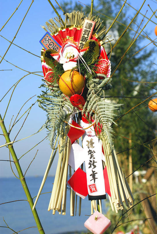 无人,竖图,室外,白天,正面,旅游,度假,海浪,海洋,美景,神奈川,日本,亚洲,阴影,装饰,光线,日文,标志,文字,影子,字符,景观,浪花,神奈川县,娱乐,标识,一个,红色,蓝色,蓝天,天空,阳光,自然,海水,天,享受,休闲,橙色,景色,放松,单个,华丽,修饰,点缀,自然风光,海景,东亚,本州,关东地方,本州岛,日本国,日语,衬托,美观,雅致,雅观,大海,风浪,海,海水的波动,近岸浪,涌浪,彩图