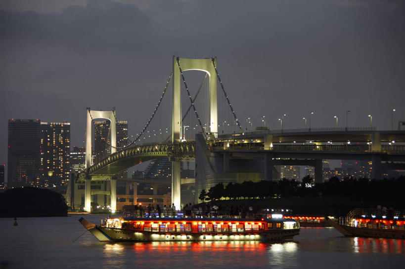 无人,高楼大厦,横图,彩色,室外,夜晚,正面,旅游,度假,海浪,海洋,标志建筑,大桥,大厦,地标,建筑,立交桥,轮船,摩天大楼,霓虹灯,桥梁,夜景,船,东京,日本,亚洲,浪花,高架,斜拉桥,桥,灯光,七彩,彩虹大桥,娱乐,光源,建设,霓虹,灯,黑色,天空,海水,交通工具,天,享受,休闲,旅游胜地,放松,照明设备,载具,三艘,海景,东亚,本州,关东地方,本州岛,日本国,东京都,氖灯,日本彩虹大桥,大海,风浪,海,海水的波动,近岸浪,涌浪,彩图,大楼,高层建筑,高楼,摩天楼