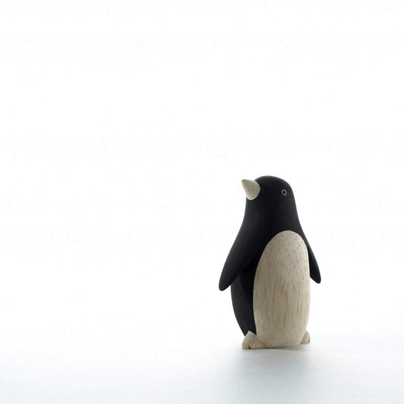 无人,方图,室内,特写,白天,白色背景,正面,游戏,桌面,桌子,企鹅,野生动物,玩具,木雕,雕塑,艺术,装饰,雕刻,雕像,玩,娱乐,一个,黑色,动物,工艺品,休闲,可爱,益智,摄影,活泼,影棚,单个,活动,纪念,美术,发泄,消遣,智力,主题,陈列,功能,美学,宣泄,玩耍,嬉戏,彩图,全身,影棚拍摄,拍摄