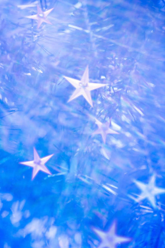 无人,竖图,室内,特写,白天,正面,数码,科技,静物,一排,许多,阴影,整齐,装饰,网络,星星,高光,几何,计算机图形,合成,排列,星形,华丽,修饰,点缀,电脑合成图,数码合成图,队列,五角形,写实,具体,具象,衬托,美观,雅致,雅观,五角星,彩图