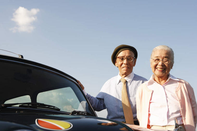 东方人,两个人,夫妻,站,笑,微笑,露齿笑,横图,室外,白天,正面,毛衣,衬衫,爱情,汽车,帽子,亚洲,眼镜,云,云朵,领带,浪漫,云彩,注视,黄种人,车,粉色,蓝色,白色,白云,蓝天,天空,交通工具,轿车,天,观察,看,站着,恩爱,恋人,晴朗,观看,察看,关注,载具,贝雷帽,近视眼镜,老年男性,老年女性,男人,男性,女人,女性,亚洲人,长发,夫妇,情侣,晴空,站立,半身,彩图,衬衣,绒衣,套衫,套头毛衣,线衣,伴侣