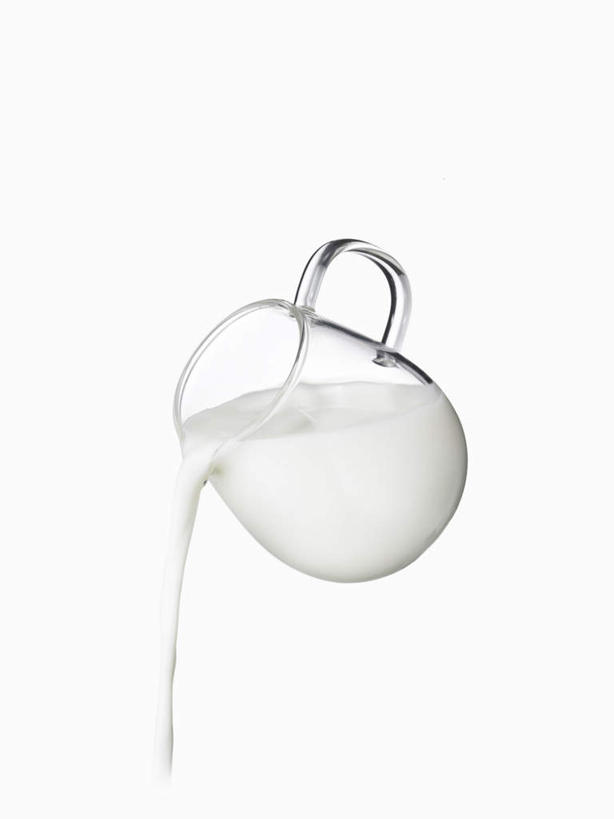 牛奶,无人,竖图,室内,特写,白天,白色背景,正面,静物,杯子,倒,饮品,营养,玻璃制品,饮料,一个,白色,水杯,摄影,影棚,单个,卫生,乳制品,奶,纯真,安神,洁净,光明,恬静,中间色,朴素,清白,玻璃杯,彩图,影棚拍摄,拍摄