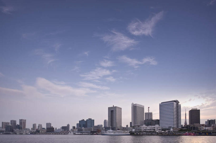 无人,高楼大厦,横图,全景,室外,白天,仰视,度假,河流,美景,水,天际线,植物,城市风光,城市,大厦,建筑,摩天大楼,东京,日本,亚洲,阴影,光线,影子,河水,景观,水流,建筑群,娱乐,建设,树,树木,蓝色,绿色,蓝天,天空,阳光,自然,天,享受,休闲,景色,放松,生长,成长,东亚,本州,关东地方,本州岛,日本国,东京都,彩图,低角度拍摄,大楼,高层建筑,高楼,摩天楼