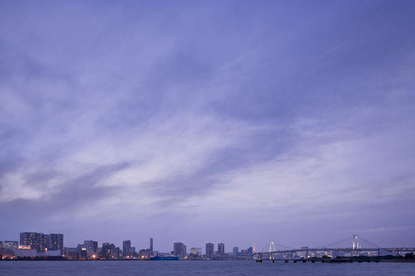 无人,高楼大厦,横图,室外,白天,正面,旅游,度假,河流,美景,水,大桥,大厦,建筑,立交桥,摩天大楼,桥梁,东京,日本,亚洲,阴影,波纹,反射,影子,河水,景观,水流,云,云朵,高架,斜拉桥,桥,云彩,娱乐,蓝色,白云,蓝天,水纹,天空,自然,波浪,天,享受,休闲,景色,放松,自然风光,东亚,本州,关东地方,本州岛,日本国,东京都,县厅,港区,东京市,彩图,大楼,高层建筑,高楼,摩天楼