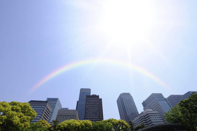 无人,高楼大厦,横图,室外,白天,仰视,旅游,度假,彩虹,草地,草坪,美景,植物,大厦,建筑,摩天大楼,东京,日本,亚洲,阴影,光线,影子,景观,云,云朵,云彩,娱乐,草,树,树木,蓝色,绿色,白云,蓝天,天空,阳光,自然,天,享受,休闲,景色,放松,生长,成长,自然风光,东亚,本州,关东地方,本州岛,日本国,东京都,虹,虹桥,七彩虹,天虹,彩图,低角度拍摄,大楼,高层建筑,高楼,摩天楼